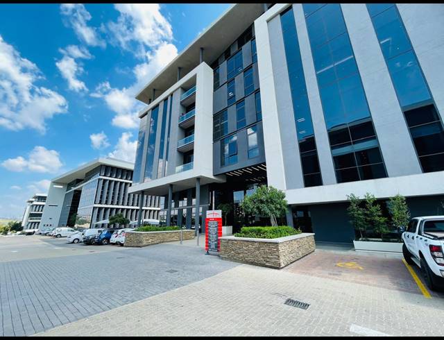 1,348M² OFFICE TO LET IN VORNA VALLEY